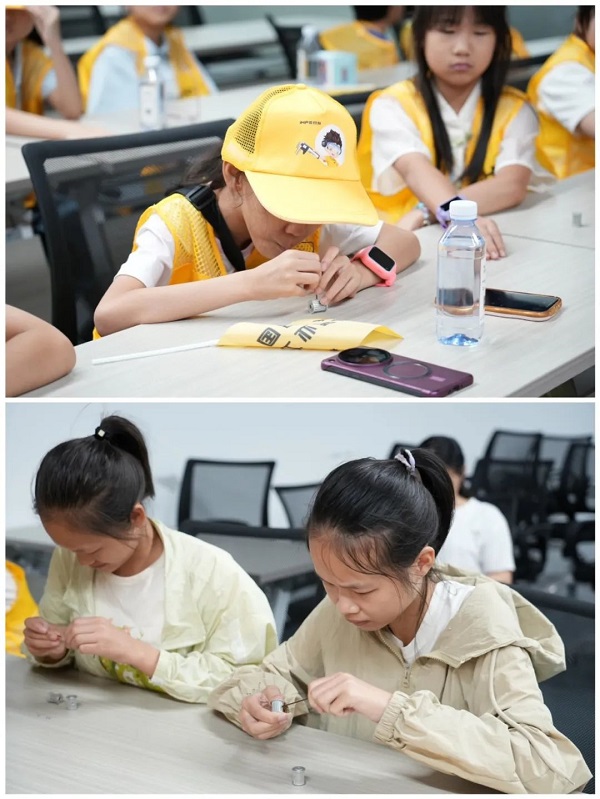 學(xué)生體驗同步輪擰螺絲